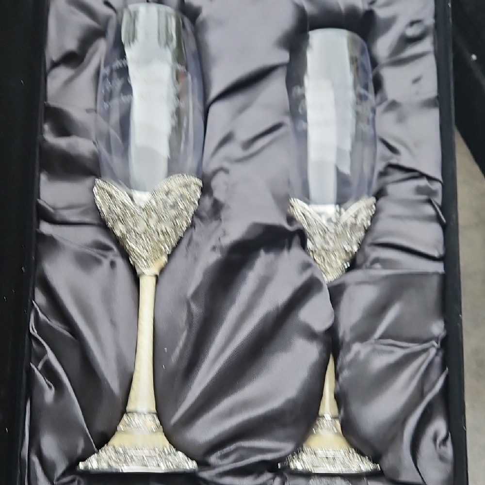 Elegant Silver and Cream Champagne Flutes And Cake Knives
